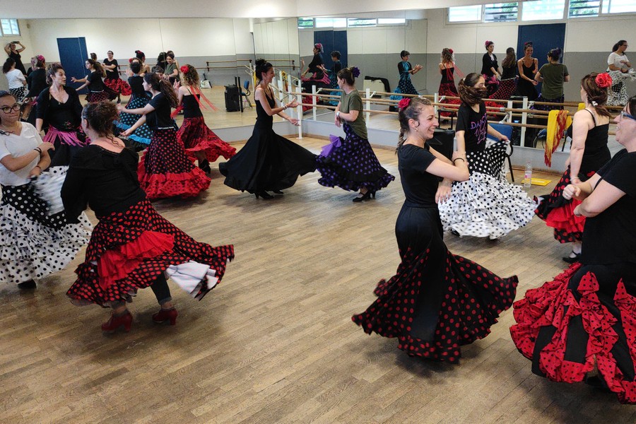 Cours de danse ados adultes (Flamenco moderne ou sévillanes)